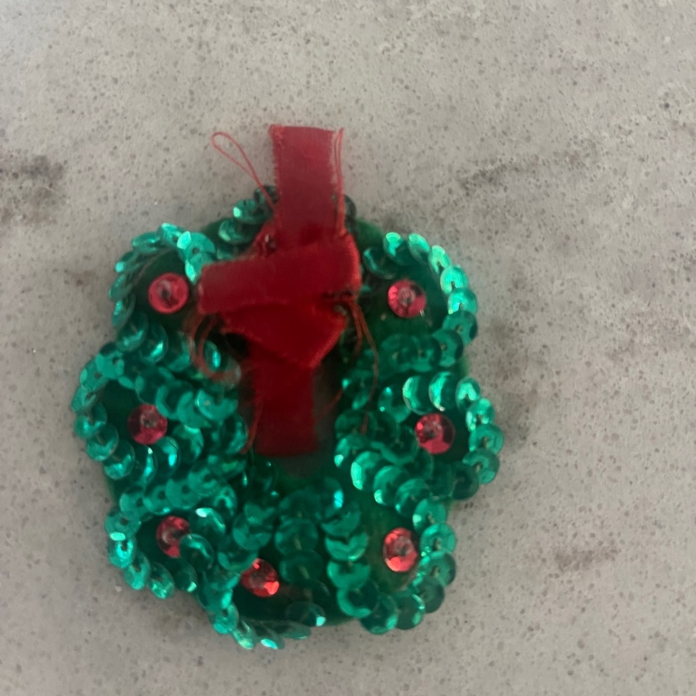 Vintage 90s handmade sequin wreath brooch pin holiday